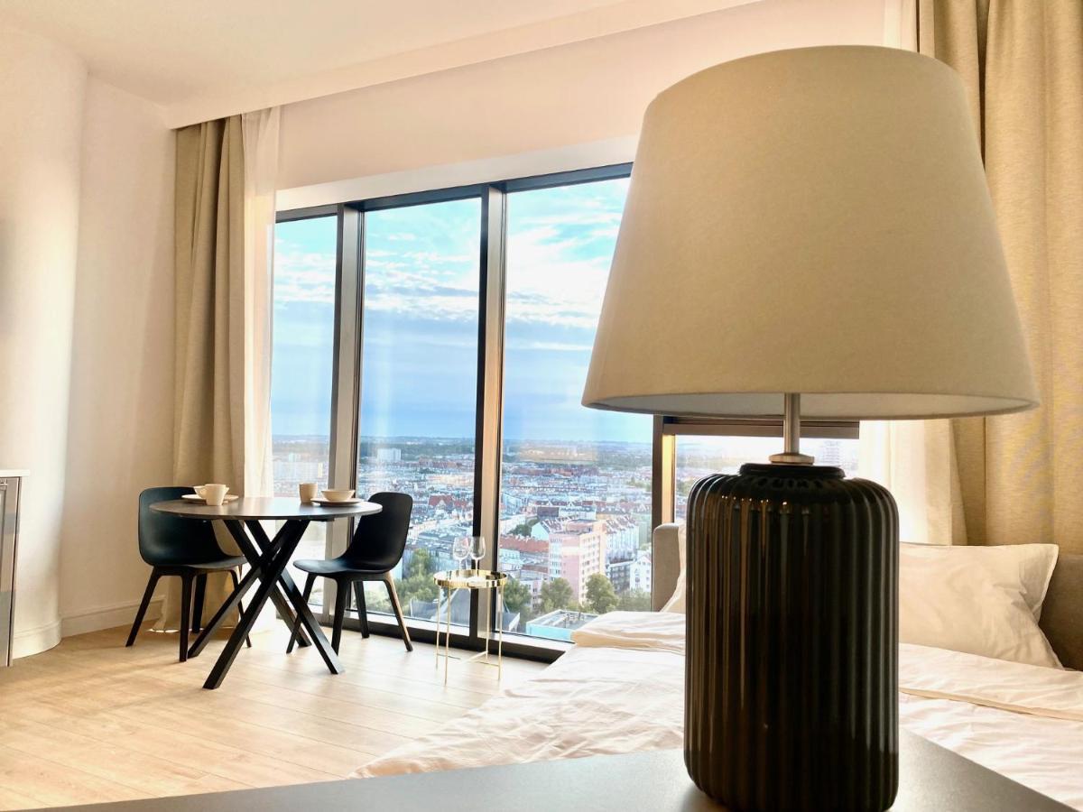 Hanza Tower Apartment *